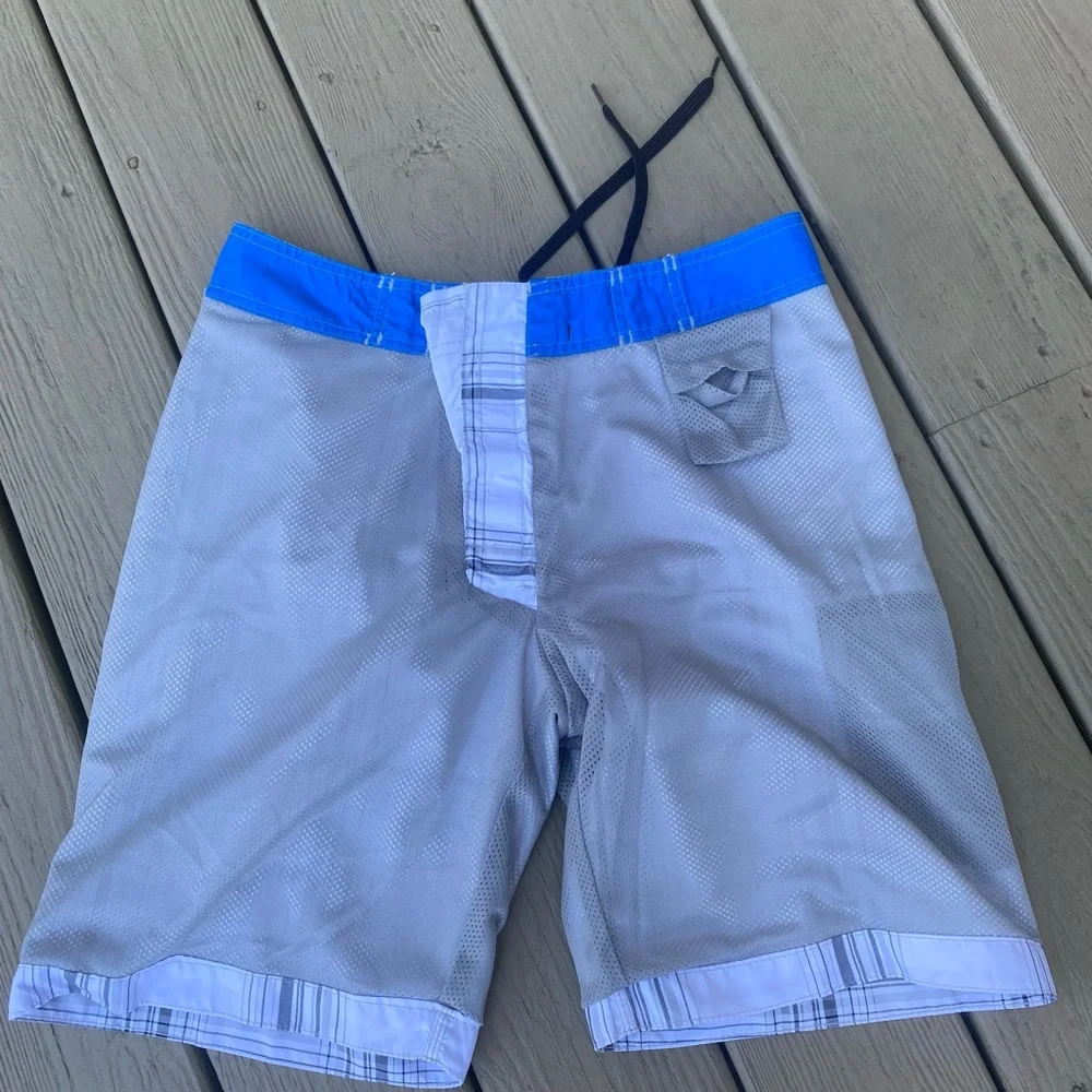 NWT Old Navy - Mens surf/board shorts (white & gray plaid) & mesh underwear, S
